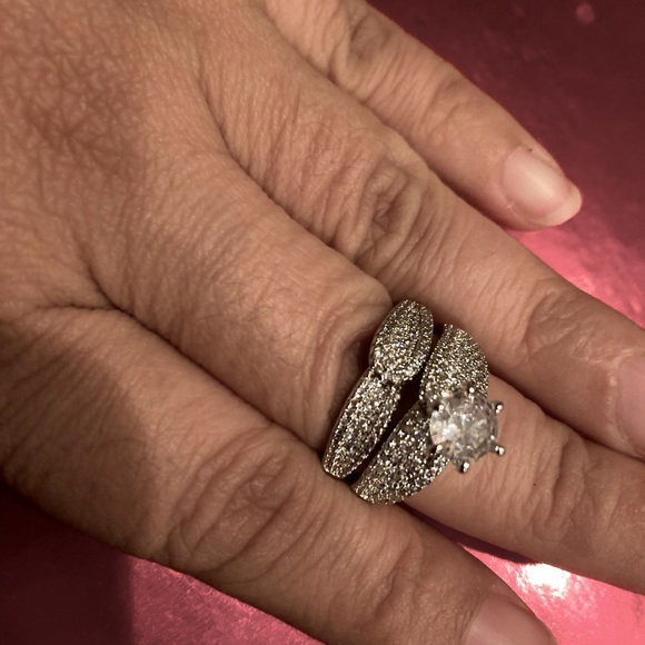 Ring - Picture 3 of 3